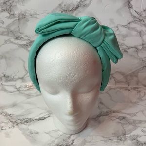 LELE SADOUGHI X ATLANTIC PACIFIC turquoise Holly Bow
Neoprene Headband